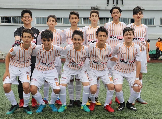 Davutpaşaspor şampiyonluğa koşuyor