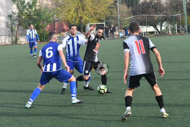 Sefaköy Kartalspor engelleri aşıyor