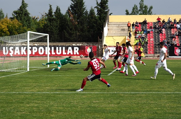 Sancaktepe Belediyespor Uşak’ta liderliği bıraktı