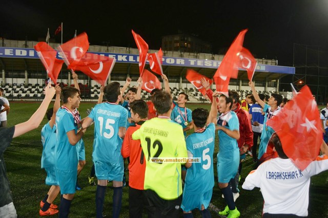 U14 turnuvasında şampiyon Esenyurt oldu