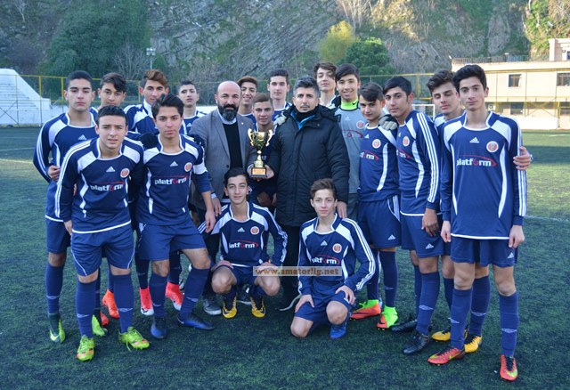 Albayrakspor şampiyonluk kupasını kaldırdı