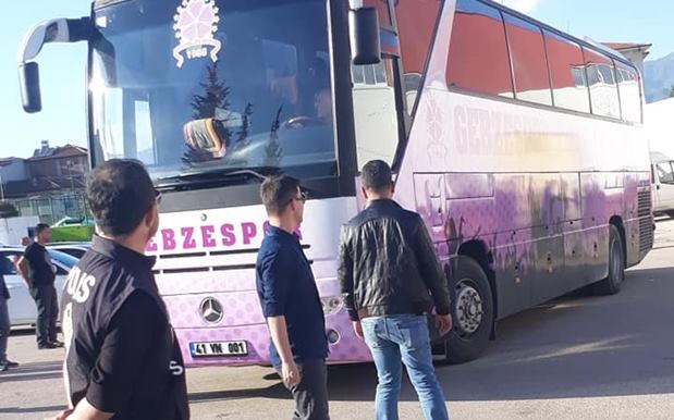 Küme düşen takımın futbolcuları otobüse alınmadı