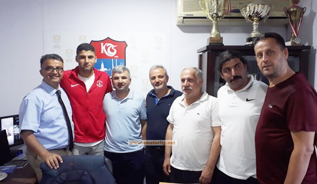 Fuat Bavuk profesyonel mukavele imzaladı