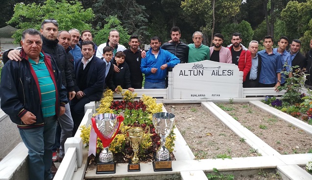 Şampiyonluk kupaları kabristana gitti