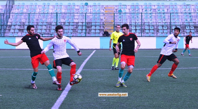 Küçükçekmece İdman Yurdu liderin ensesinde