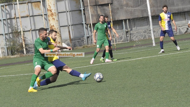 İstanbul Sinopspor zirveyi zorluyor