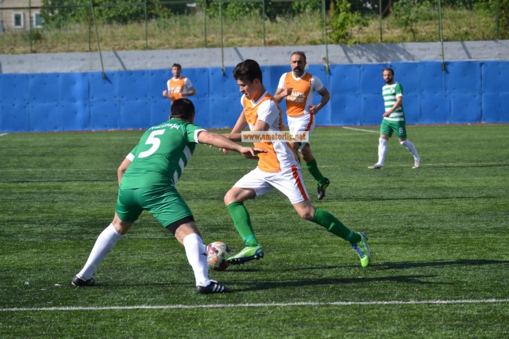 Piyalepaşa zirveyi bırakmıyor