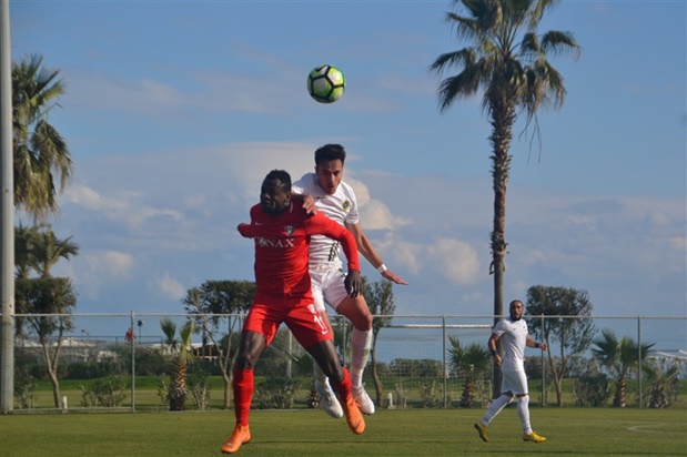 Sultangazispor kamptaki son maçını oynadı