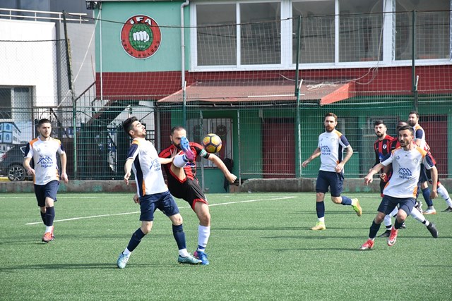 İstanbul Erzincanspor liderlik koltuğuna oturdu