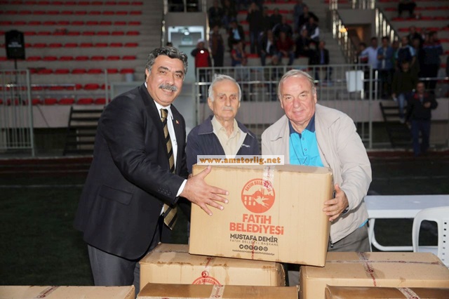 Fatih Amatör Spor Kulüpleri malzemelerini aldı