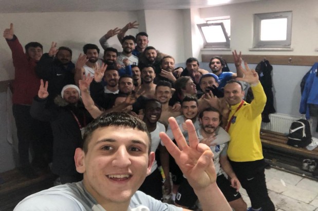 1877 Alemdağspor liderliği bırakmadı