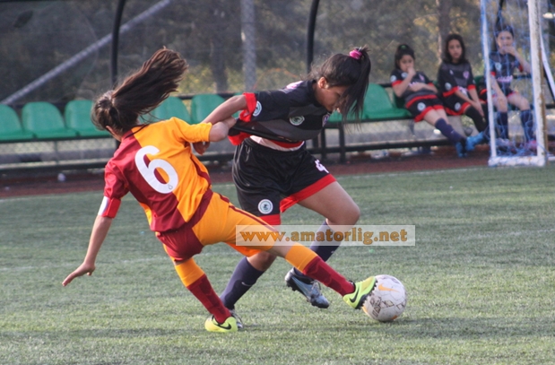 Minik Kız Futbol Ligi start aldı