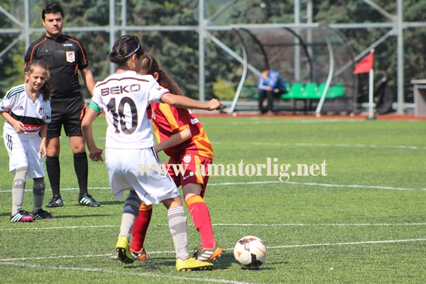 Galatasaray Beşiktaş’ı eledi finale uçtu