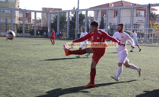 Kumkapı Sarıçubuk 3 puanı 3 golle aldı