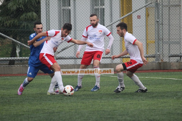 Tophane Tayfun evinde üzüldü