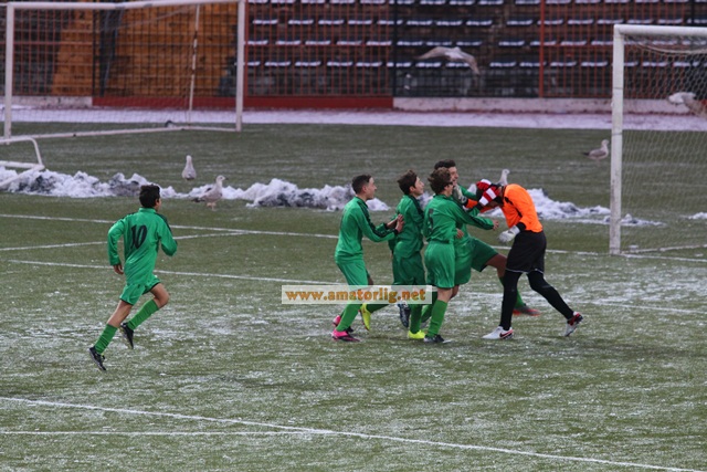 14 yaşındaki kaleciden muhteşem gol