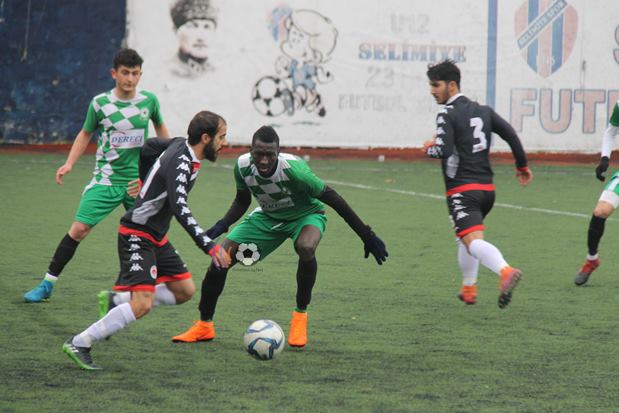 Yeniköyspor Üsküdar’da gol oldu yağdı