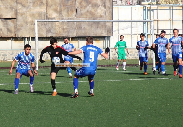 Küçükçekmece İdmanyurduspor liderliği bırakmadı