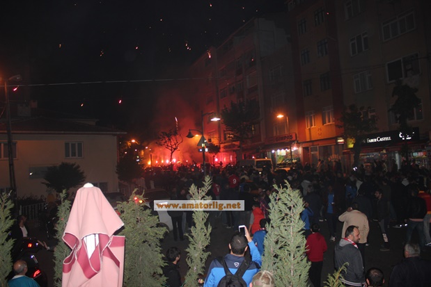 Halide Edip Adıvarspor şampiyonluğu kutladı