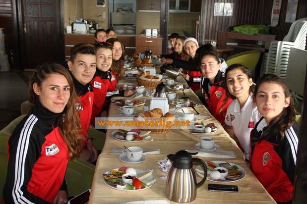 Belediyeden Alibeyli kızlara moral