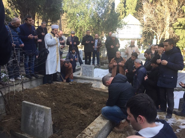 Ünal Özay toprağa verildi