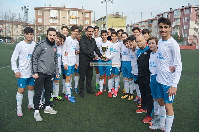 Türk Telekom şampiyonluk kupasını aldı