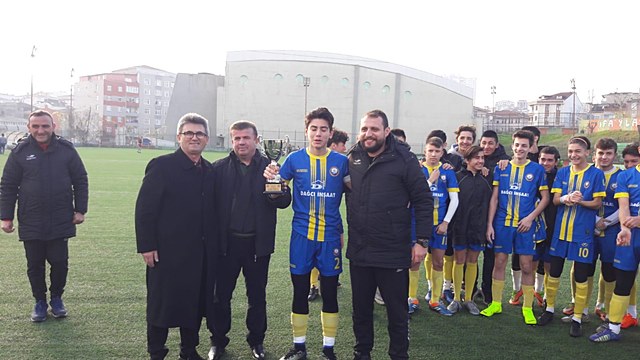 İstanbul Sinopspor şampiyonluk kupasını aldı