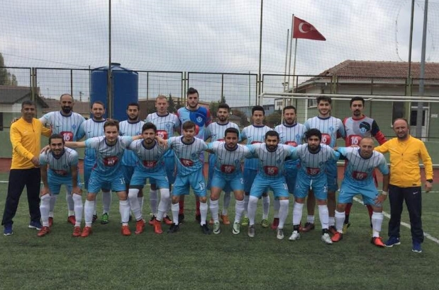 Akhisarspor zirveyi bırakmıyor