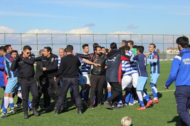 Saha karıştı biber gazı kullanıldı