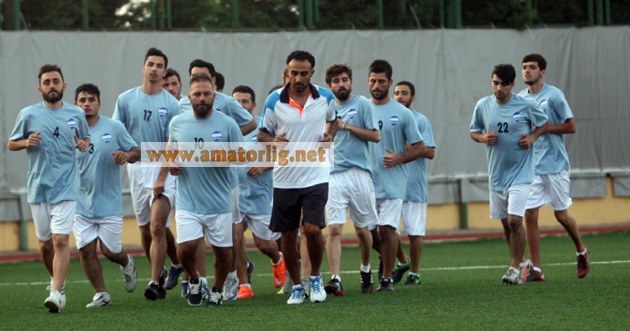 Öznakkaş sahaya indi