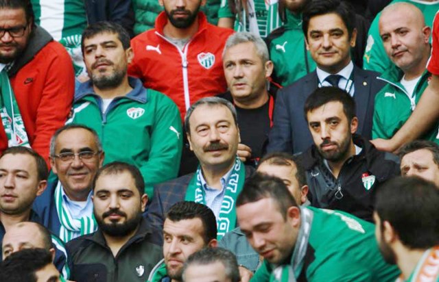 Maçı taraftarla izleyen Emniyet Müdürü ceza aldı