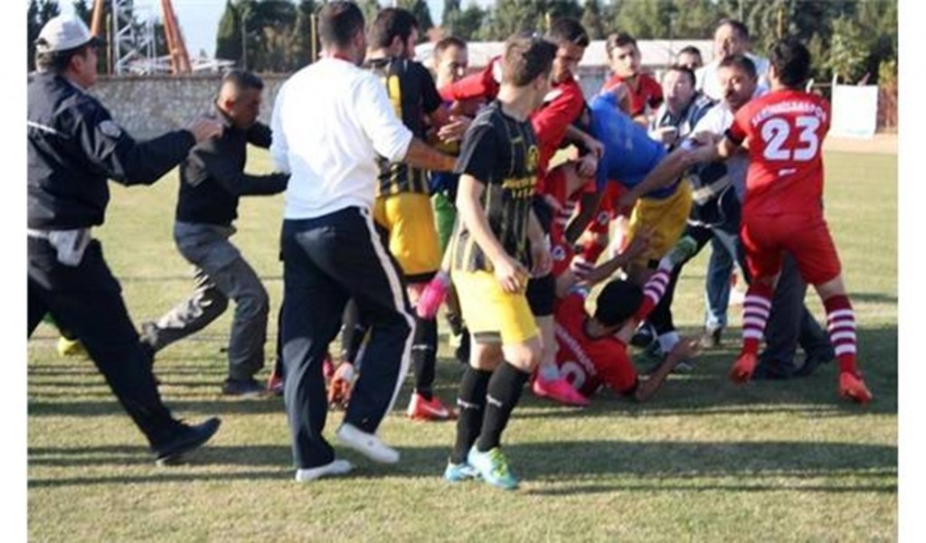 Denizli’de amatör maçta büyük kavga!