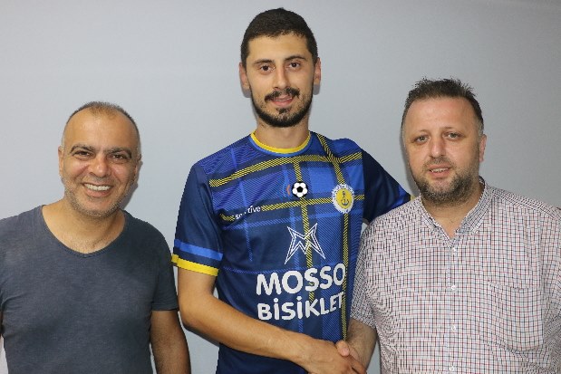 Çapa Hasan Akdemir’e imzayı attırdı