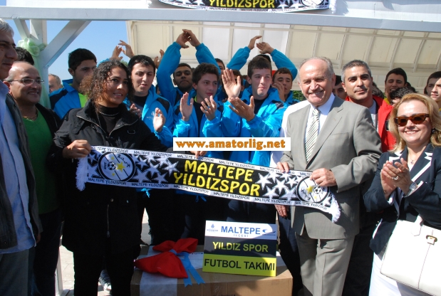 ibb-istanbuldaki-amator-spor-kuluplerine-malzeme-dagitti2