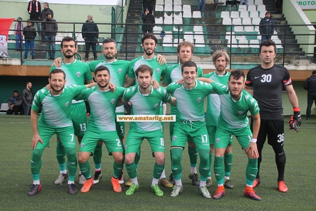 Futbolcular teker teker ilçeyi terk ediyor!