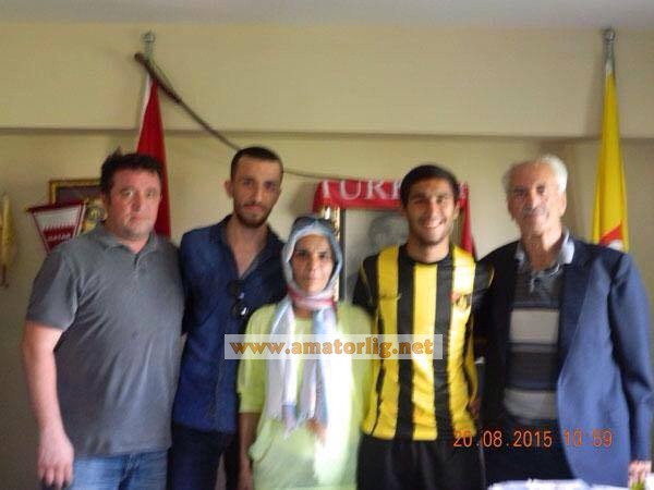 Muammer Sarıkaya Profesyonel imzayı attı