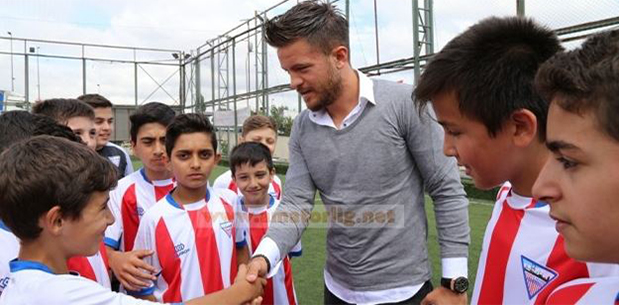 Özgür Özkaya Avrasya Akademi Futbol Okulu’nu ziyaret etti