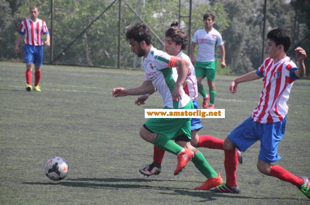 Pendik Kaynarcaspor liderliği bırakmadı