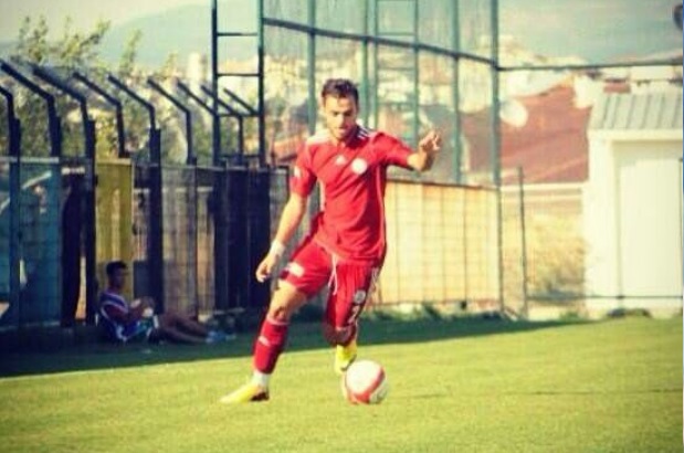 Sampiyon sağ bek takımından ayrıldı