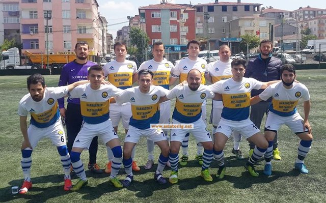 Salacakspor 10 kişiyle kazandı