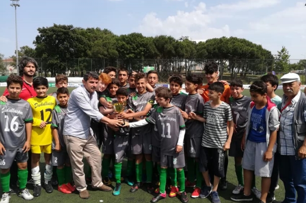 Dudulluspor şampiyonluk kupasını aldı