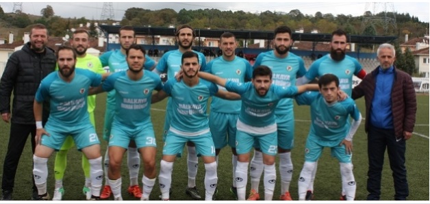 Sapanca deplasmanda güldü