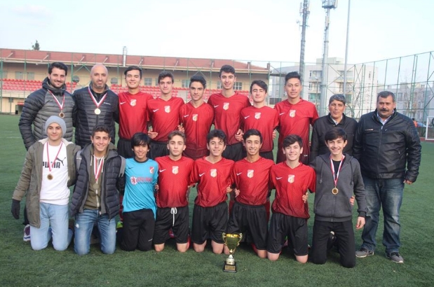 Sarıgazispor Şampiyonluk kupasını aldı