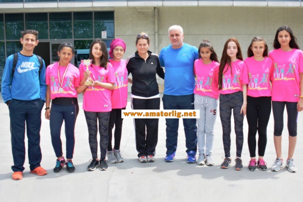 Sekbanlarspor atletizme kupayla başladı