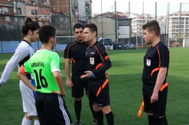 Ağabey Hakem kardeşi Yardımcı Hakem