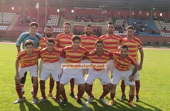 Futbolcular 300 km’yi göze alamadılar sahaya hoca çıktı!