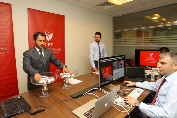 Sessiz sedasız çekilen kurada ilginç eşleşme