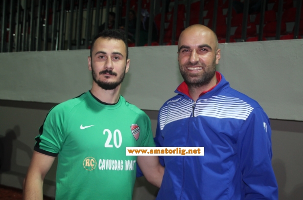 Tecrübeli stoper takımında kaldı