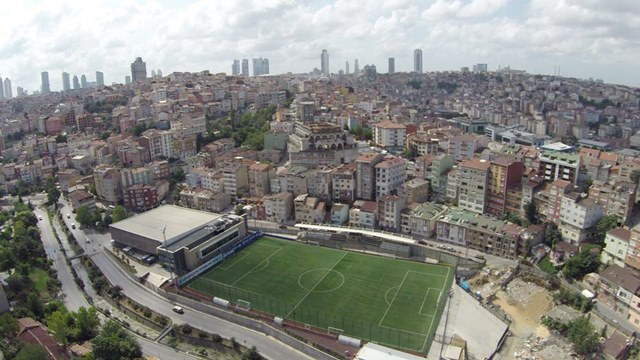 Yahya Kemal Stadında Hakemlerin yeri değişti