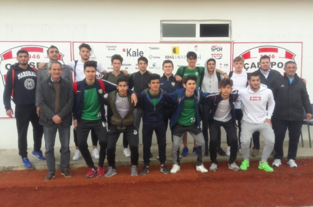 Lider Altınova Belediyespor ligi kazanarak tamamladı